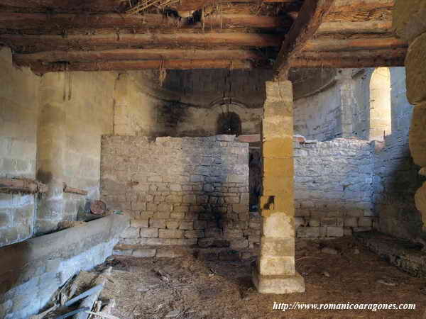 INTERIOR DEL TEMPLO HACIA LA CABECERA